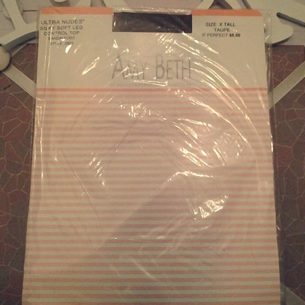 ONLY 4 LEFT / AMY BETH STOCKINGS - NWT